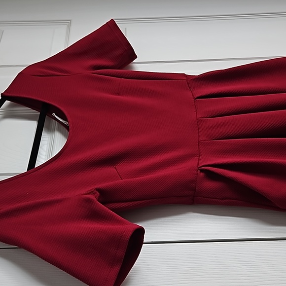 Lush Burgundy Ribbed Skater Style Dress Size Medium w/Pockets - Picture 2 of 5